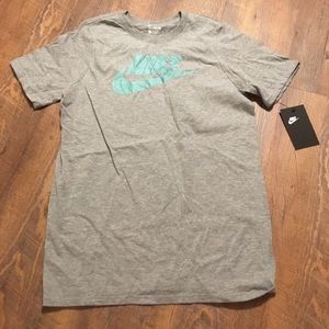 New Nike Boys Large Shirt